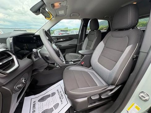 Used 2025 Chevrolet TrailBlazer LS w/ LS Convenience Package FWD image 24