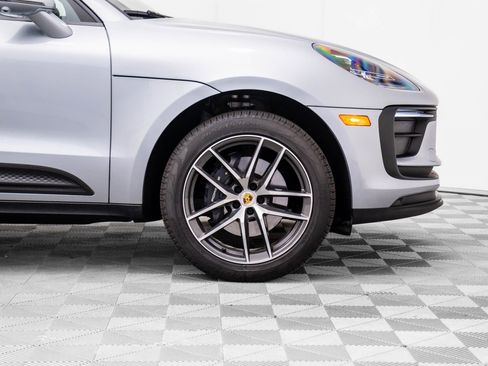 Certified 2025 Porsche Macan image 28