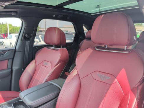 Used 2022 Bentley Bentayga AWD/4WD image 38
