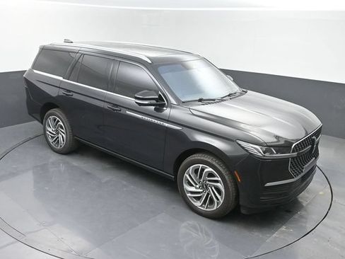 Used 2025 Lincoln Navigator Reserve AWD/4WD image 41