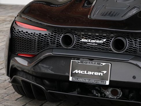 Used 2024 McLaren Artura Performance image 19