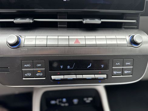 Used 2025 Hyundai Kona SEL FWD image 14
