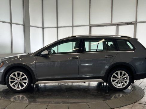 Used 2017 Volkswagen Golf SE AWD/4WD image 4