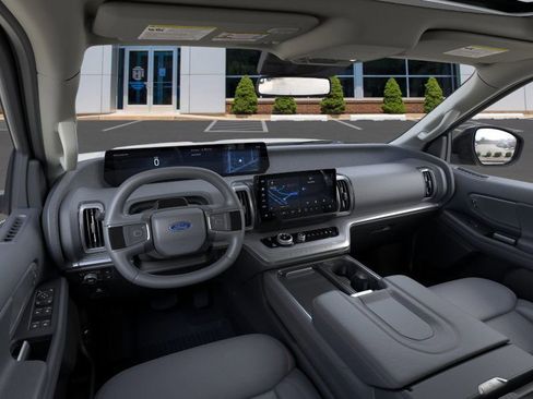 New 2025 Ford Expedition Active image 9