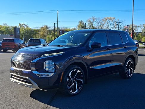 Used 2022 Mitsubishi Outlander SE image 3