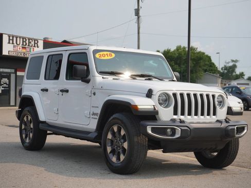 Used 2018 Jeep Wrangler Unlimited Sahara AWD/4WD image 9