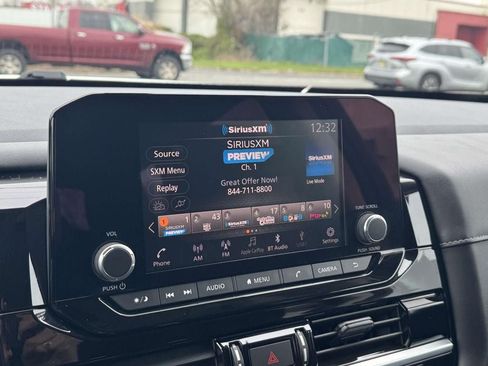 Used 2022 Nissan Pathfinder SV AWD/4WD image 19