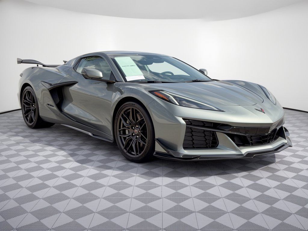 Used 2024 Chevrolet Corvette Z06 w/ Z07 Performance Package RWD image 7