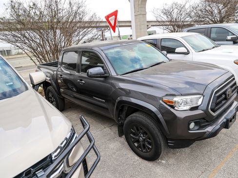 Used 2021 Toyota Tacoma SR5 image 7