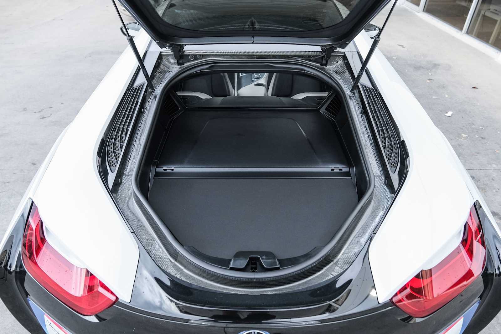 Used 2015 BMW i8 AWD/4WD image 34