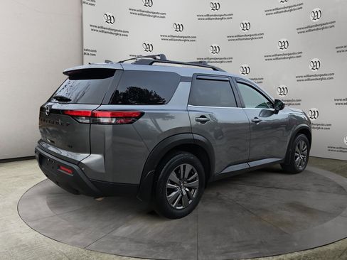 Used 2022 Nissan Pathfinder SV w/ SV Black Package image 5