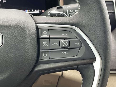 New 2025 Jeep Grand Cherokee L Limited w/ Luxury Tech Group II image 32