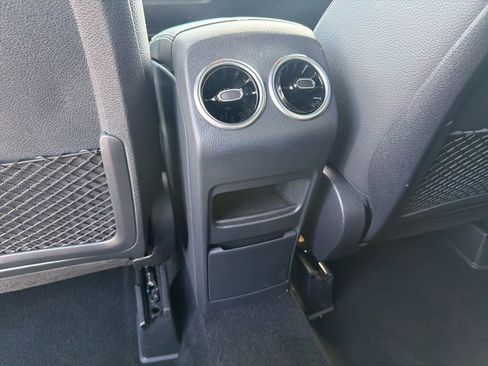 Used 2025 Mercedes-Benz GLB 250 image 36