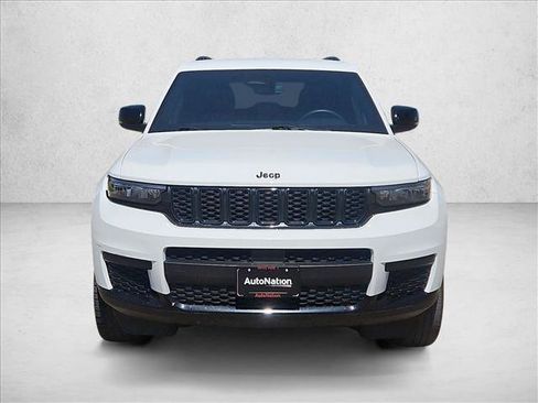 Used 2024 Jeep Grand Cherokee L Laredo AWD/4WD image 2