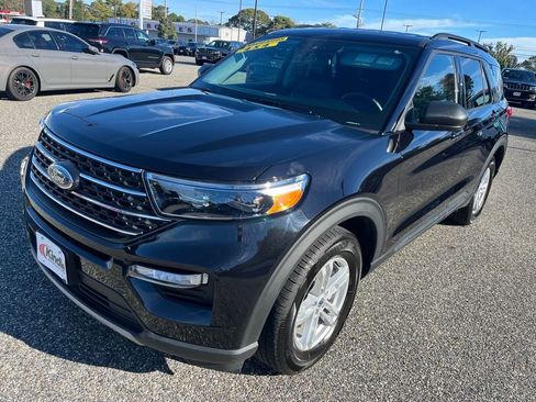 Used 2024 Ford Explorer XLT w/ Equipment Group 202A image 5