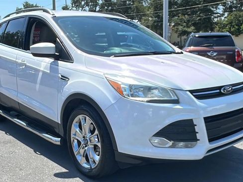 Used 2015 Ford Escape SE w/ Equipment Group 201A FWD image 4