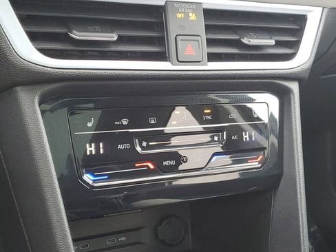 Used 2025 Volkswagen Taos SE image 27