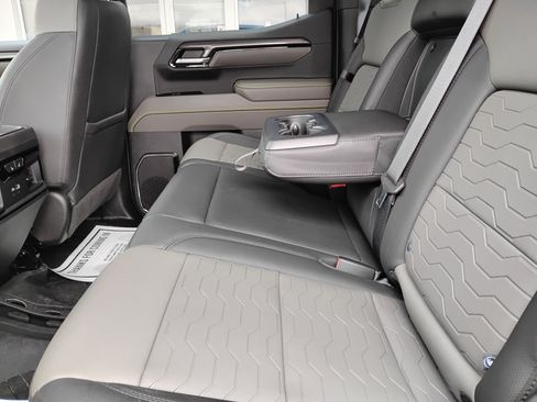 Used 2022 Chevrolet Silverado 1500 ZR2 w/ Technology Package AWD/4WD image 18