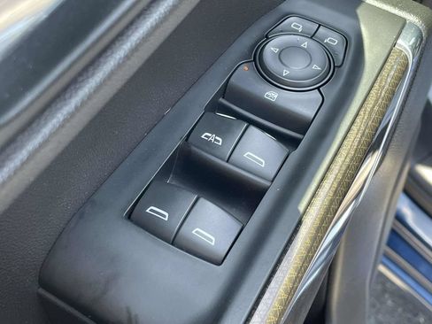 Used 2022 Chevrolet Silverado 1500 LT AWD/4WD image 24