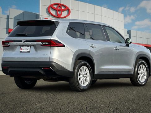 Certified 2025 Toyota Grand Highlander FWD image 3