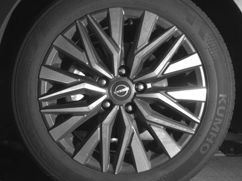 Used 2025 Nissan Altima 2.5 SV image 12