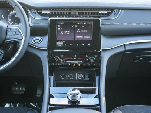 New 2025 Jeep Grand Cherokee Altitude image 14