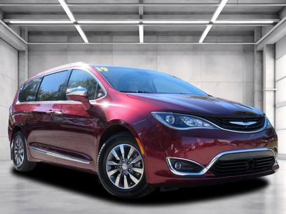 Used 2019 Chrysler Pacifica Limited w/ Advanced Safetytec Group