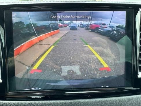Used 2022 Chrysler Pacifica Touring-L FWD image 21
