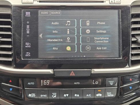 Used 2017 Honda Accord EX image 17