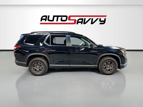Used 2025 Honda Pilot TrailSport image 8