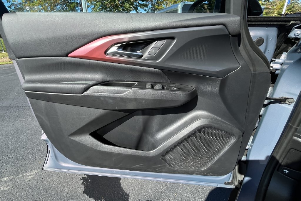 Certified 2024 Chevrolet Equinox EV RS FWD image 3