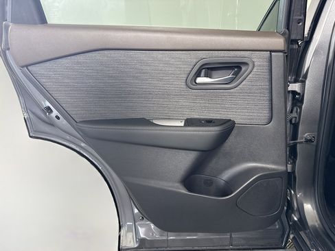 Used 2023 Nissan Rogue SV image 26