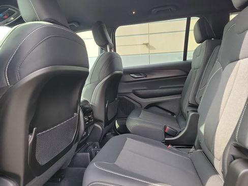 New 2025 Jeep Grand Cherokee L Laredo image 22