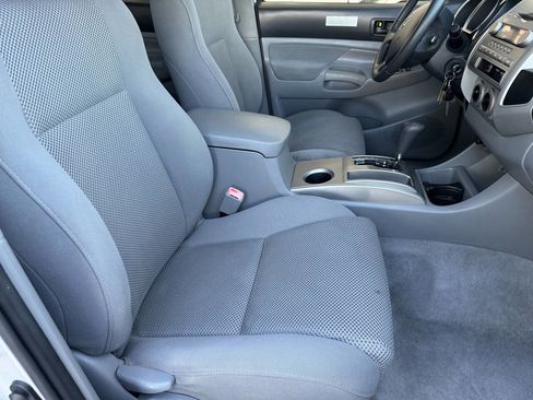 Used 2006 Toyota Tacoma PreRunner RWD image 9