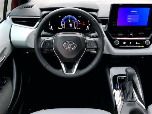 Used 2026 Toyota Corolla SE image 5