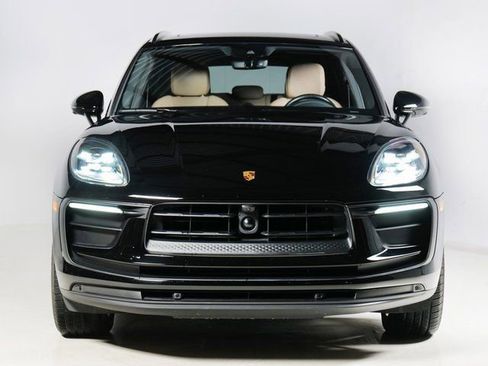 Certified 2023 Porsche Macan image 6