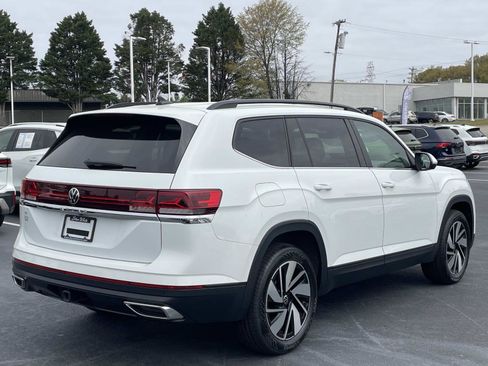 Certified 2024 Volkswagen Atlas SE image 7