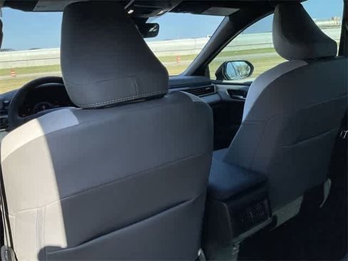 Used 2025 Toyota Camry SE image 15