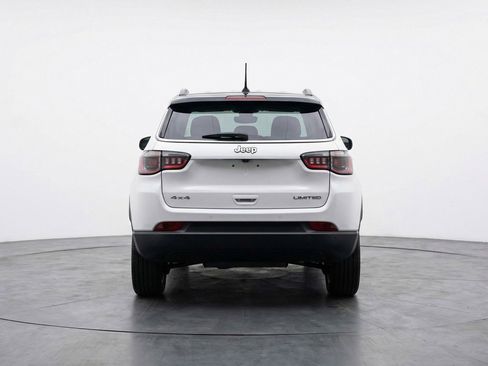 Used 2025 Jeep Compass Limited image 7