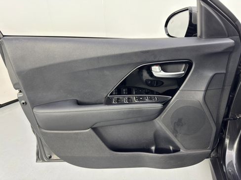 Used 2020 Kia Niro EX w/ Cold Weather Package image 38