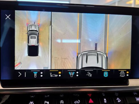 Used 2023 Chevrolet Silverado 1500 High Country w/ Technology Package AWD/4WD image 61