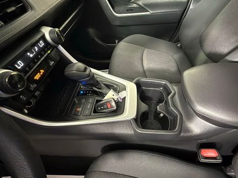 Used 2019 Toyota RAV4 XLE w/ Convenience Package FWD image 22