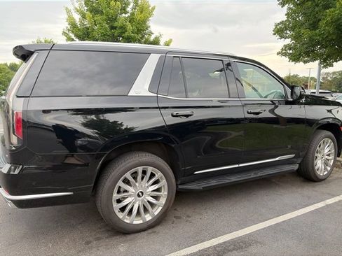 Used 2023 Cadillac Escalade Premium Luxury AWD/4WD image 4