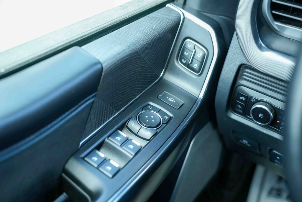 Used 2025 Ford F250 Platinum AWD/4WD image 25