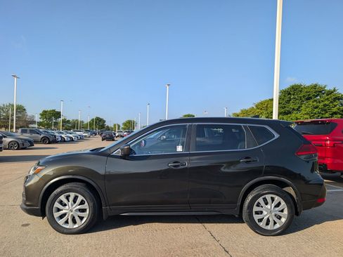 Used 2017 Nissan Rogue S image 3