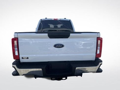 Used 2023 Ford F250 XLT w/ FX4 Off-Road Package AWD/4WD image 4