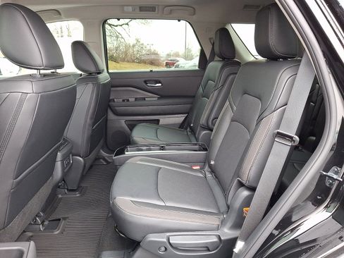 New 2026 Nissan Pathfinder SL image 6
