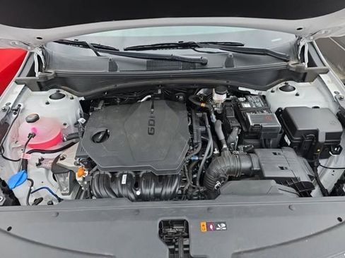 Used 2025 Kia Sportage SX image 9