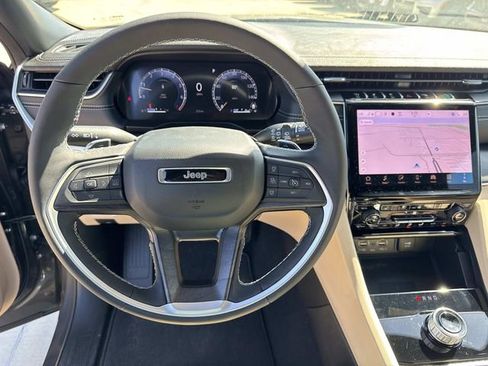 New 2025 Jeep Grand Cherokee L Limited w/ Luxury Tech Group II RWD image 24