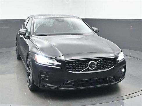 Used 2024 Volvo S60 B5 Plus image 2